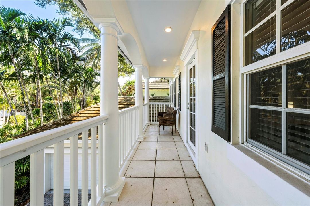 Active With Contract: $2,295,000 (5 beds, 4 baths, 3140 Square Feet)