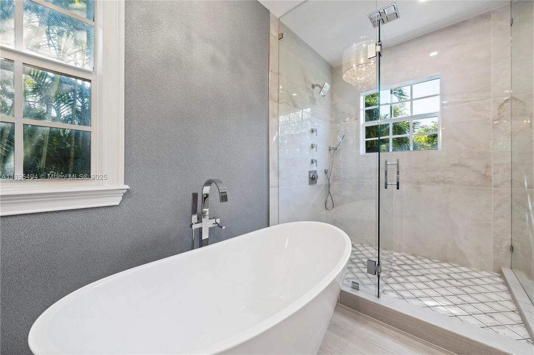 Active With Contract: $2,295,000 (5 beds, 4 baths, 3140 Square Feet)