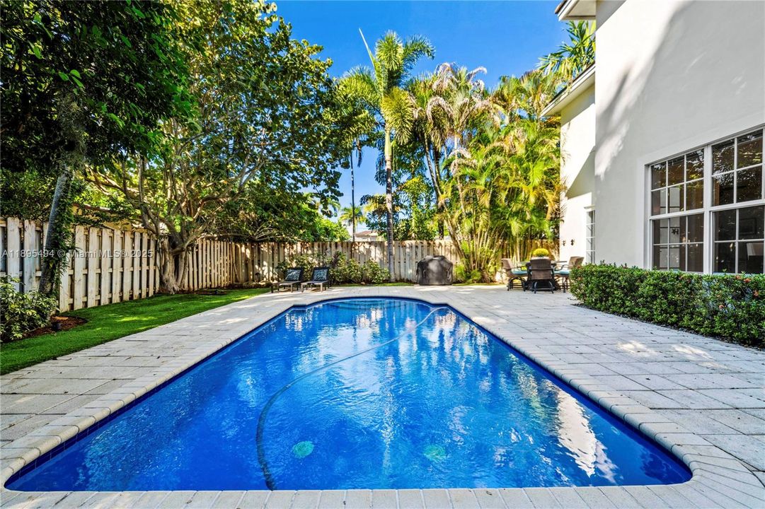 Active With Contract: $2,295,000 (5 beds, 4 baths, 3140 Square Feet)