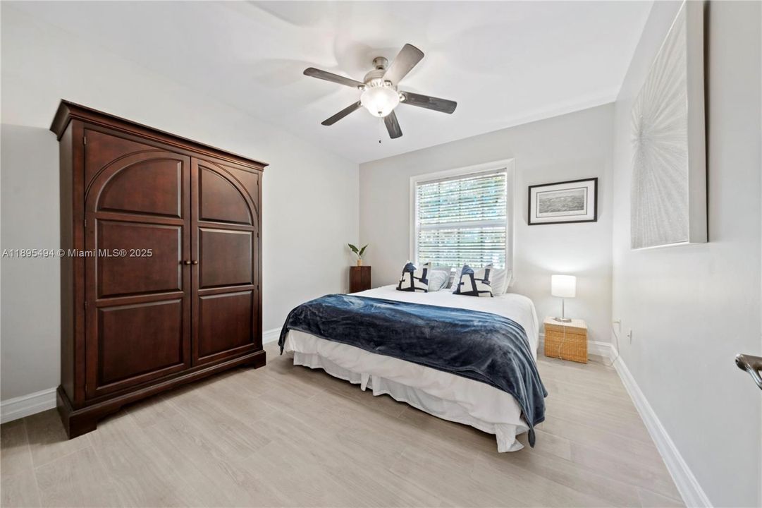 Active With Contract: $2,295,000 (5 beds, 4 baths, 3140 Square Feet)