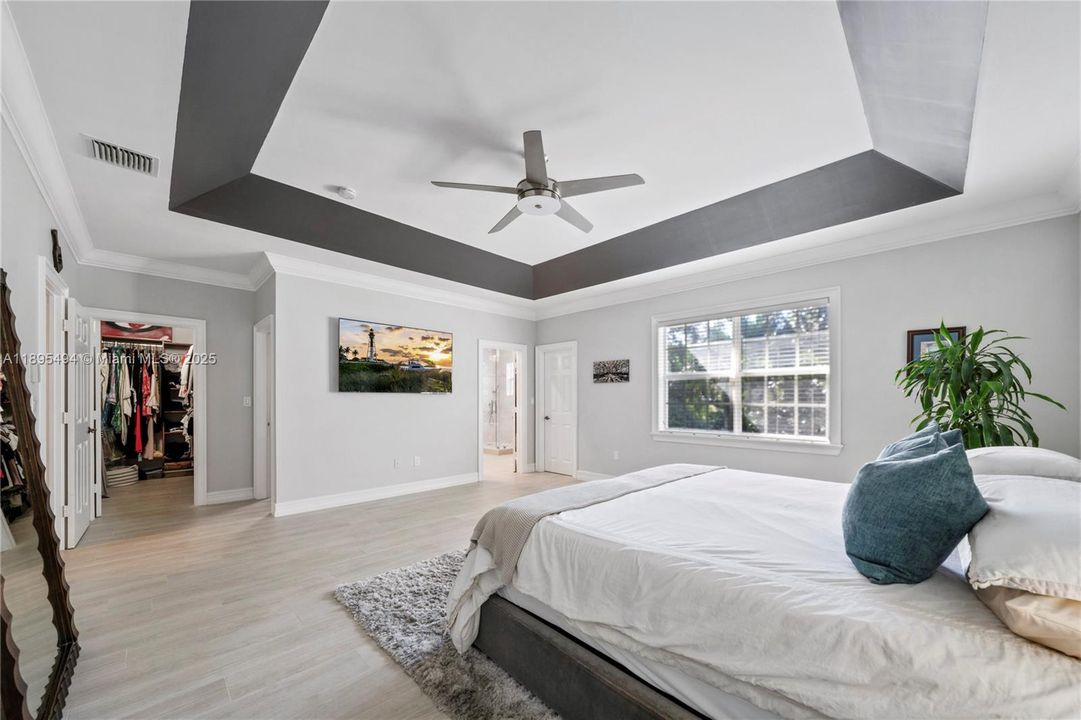 Active With Contract: $2,295,000 (5 beds, 4 baths, 3140 Square Feet)