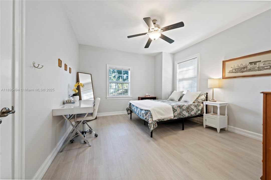 Active With Contract: $2,295,000 (5 beds, 4 baths, 3140 Square Feet)