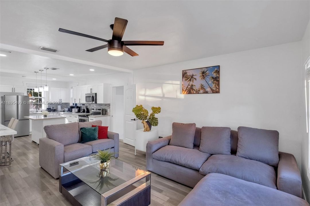 Active With Contract: $449,990 (3 beds, 1 baths, 1135 Square Feet)