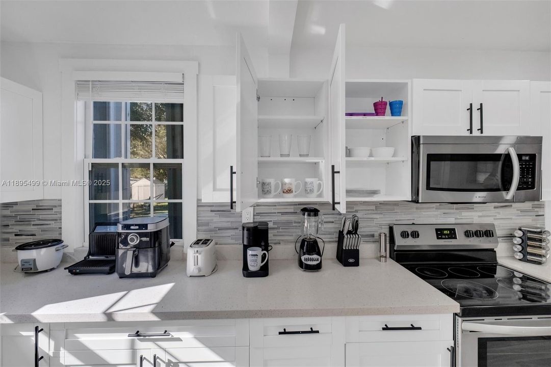 Active With Contract: $449,990 (3 beds, 1 baths, 1135 Square Feet)