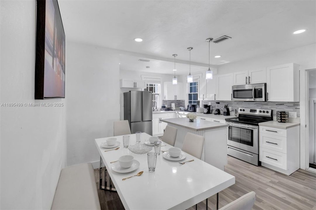 Active With Contract: $449,990 (3 beds, 1 baths, 1135 Square Feet)