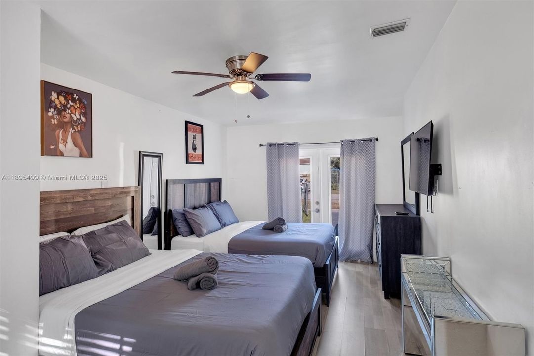 Active With Contract: $449,990 (3 beds, 1 baths, 1135 Square Feet)