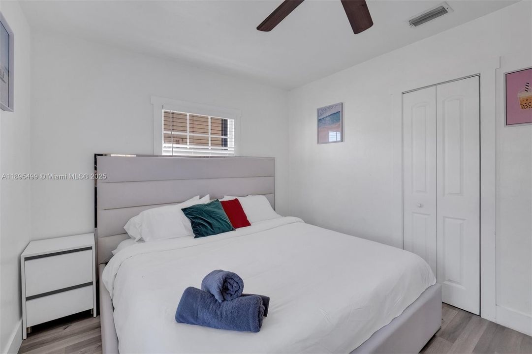 Active With Contract: $449,990 (3 beds, 1 baths, 1135 Square Feet)