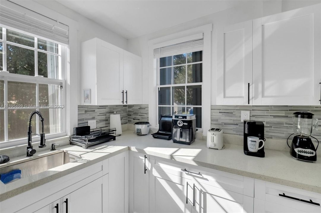 Active With Contract: $449,990 (3 beds, 1 baths, 1135 Square Feet)