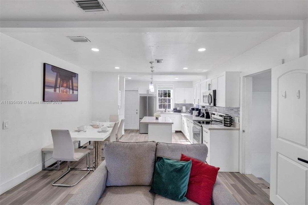 Active With Contract: $449,990 (3 beds, 1 baths, 1135 Square Feet)