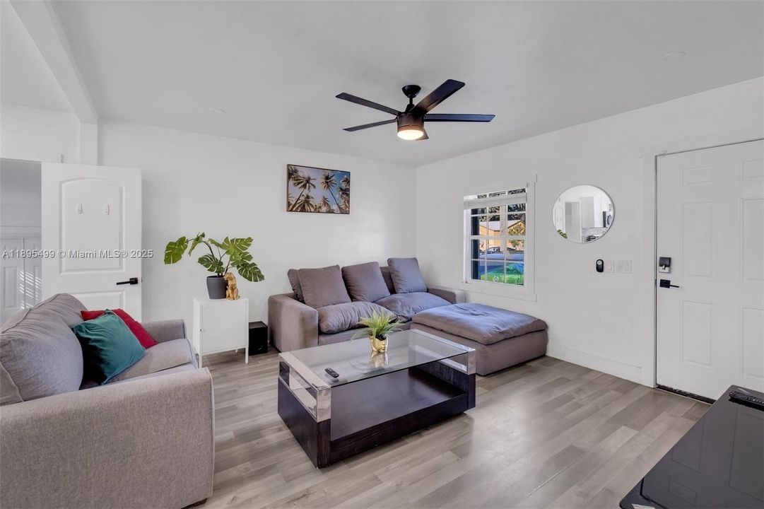 Active With Contract: $449,990 (3 beds, 1 baths, 1135 Square Feet)