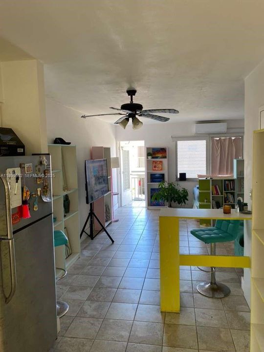 Active With Contract: $1,525 (0 beds, 1 baths, 400 Square Feet)