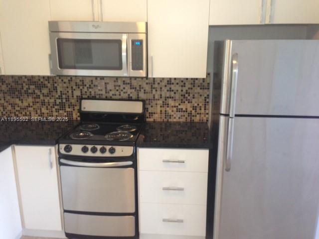 Active With Contract: $1,525 (0 beds, 1 baths, 400 Square Feet)