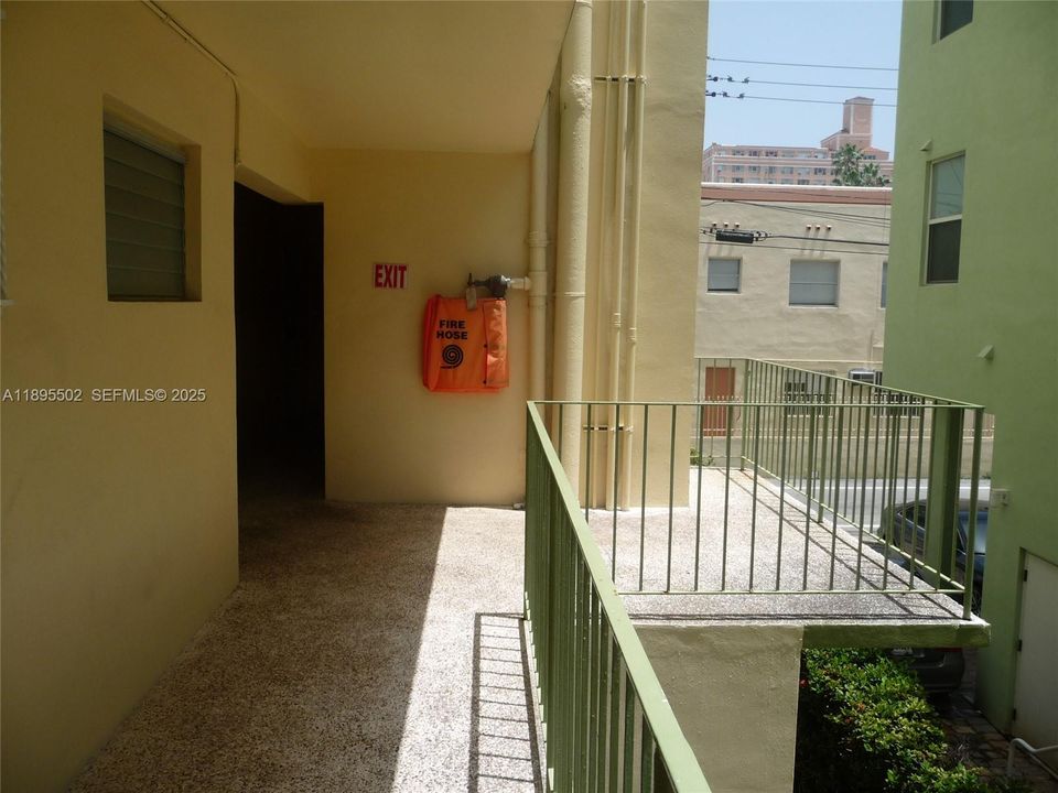 Active With Contract: $1,525 (0 beds, 1 baths, 400 Square Feet)