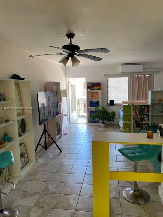 Active With Contract: $1,525 (0 beds, 1 baths, 400 Square Feet)