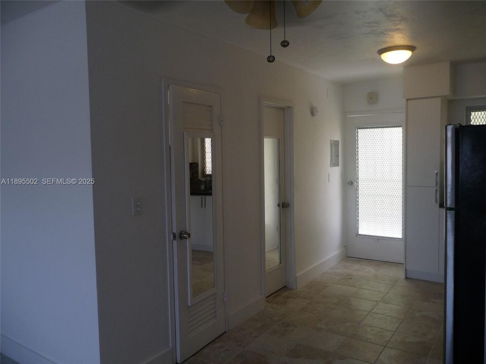 Active With Contract: $1,525 (0 beds, 1 baths, 400 Square Feet)