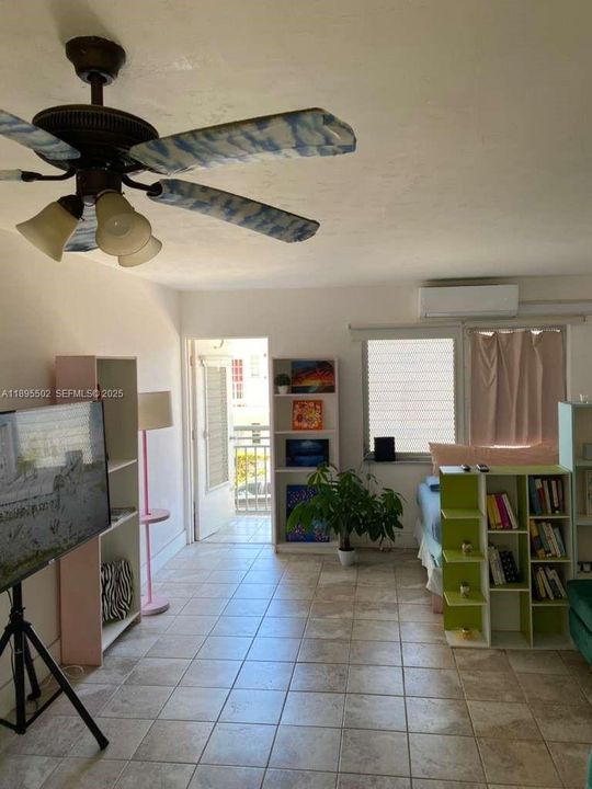 Active With Contract: $1,525 (0 beds, 1 baths, 400 Square Feet)