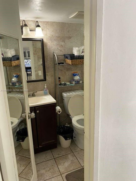 Active With Contract: $1,525 (0 beds, 1 baths, 400 Square Feet)