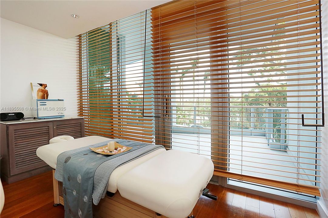 For Sale: $4,250,000 (3 beds, 3 baths, 2640 Square Feet)