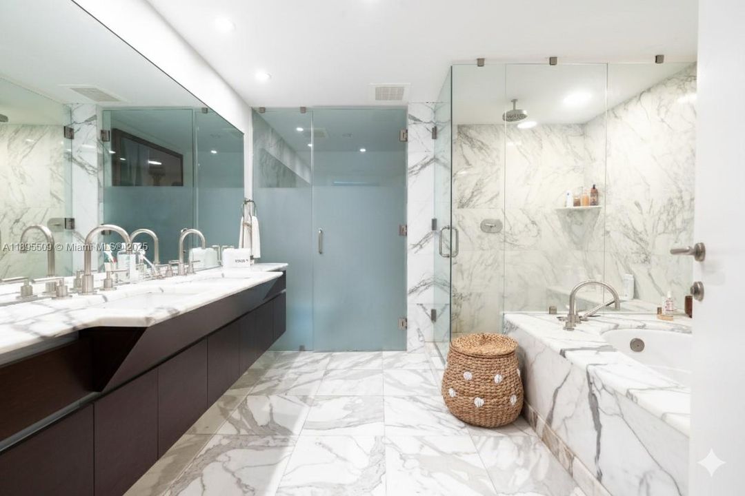 出租: $19,000 (3 贝兹, 3 浴室, 2640 平方英尺)