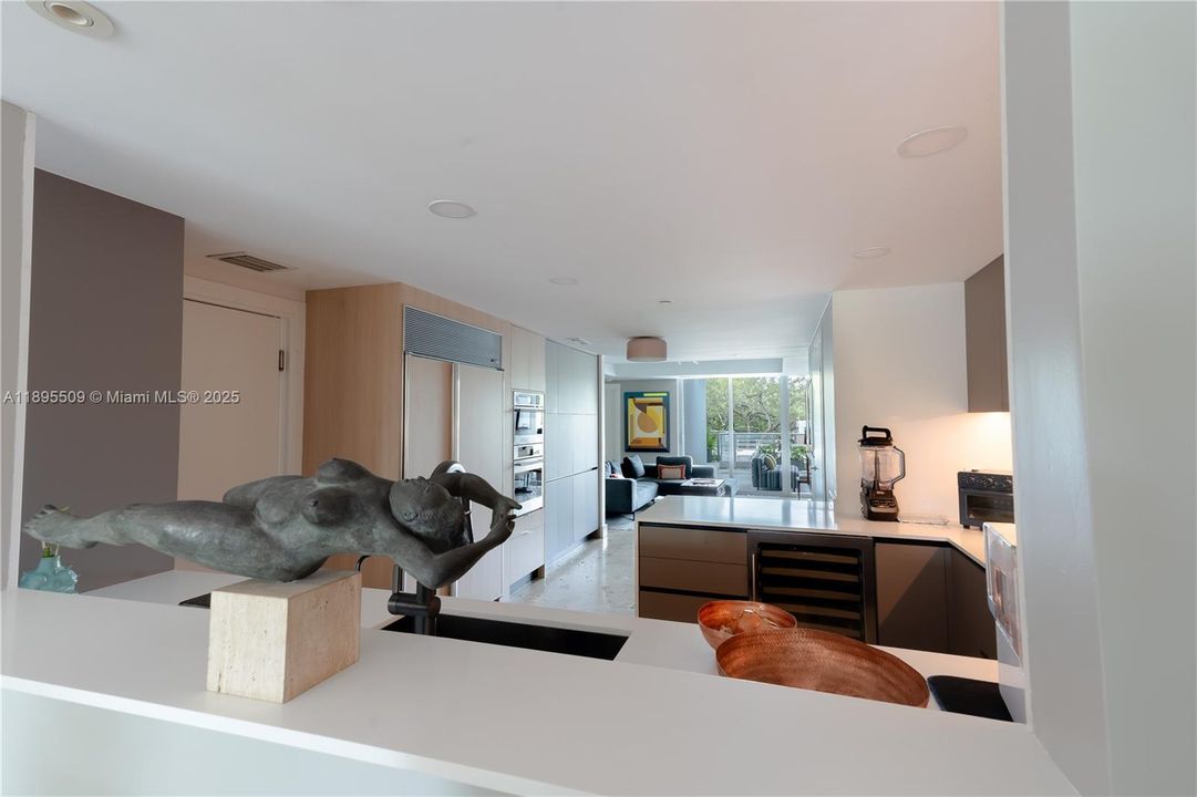 出租: $19,000 (3 贝兹, 3 浴室, 2640 平方英尺)