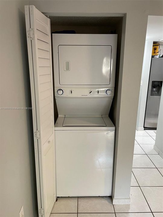 For Rent: $2,750 (2 beds, 1 baths, 1152 Square Feet)