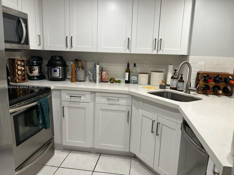 For Rent: $2,750 (2 beds, 1 baths, 1152 Square Feet)