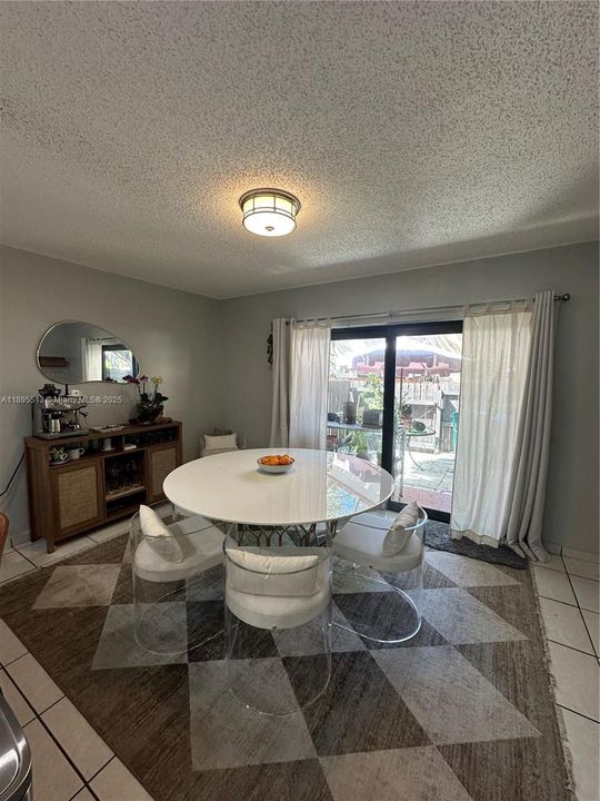 For Rent: $2,750 (2 beds, 1 baths, 1152 Square Feet)