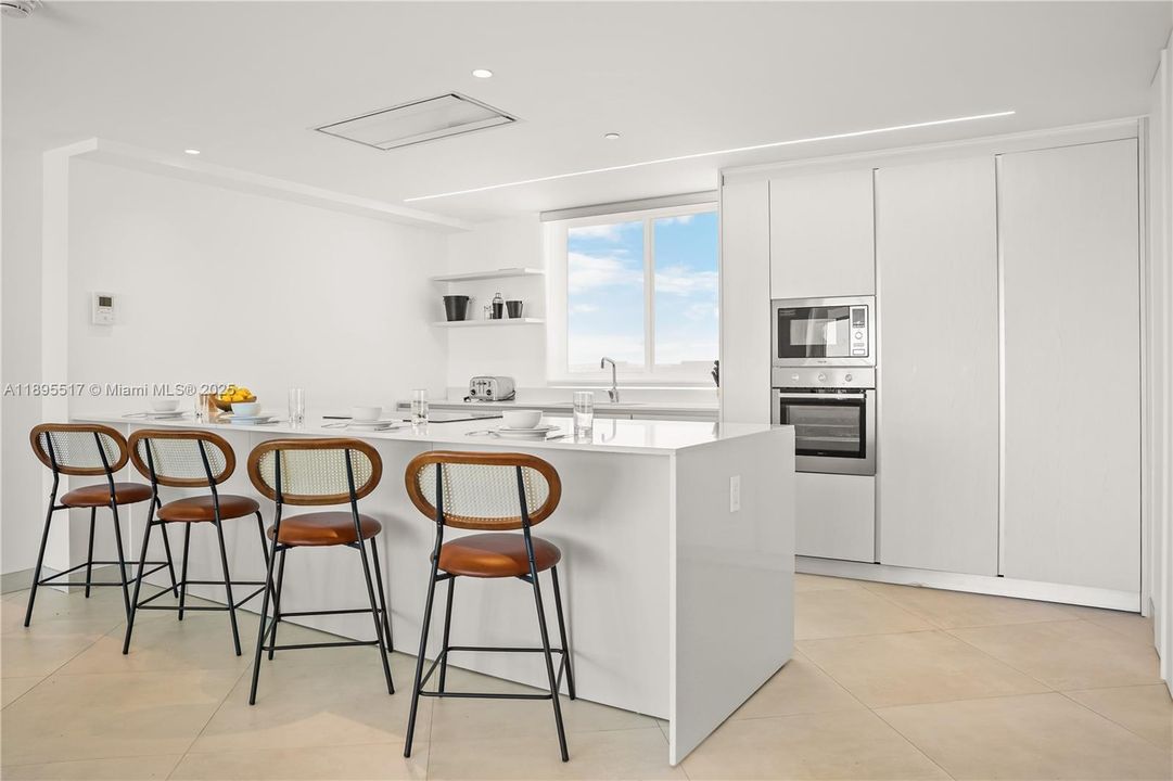 For Sale: $2,490,000 (3 beds, 3 baths, 2203 Square Feet)
