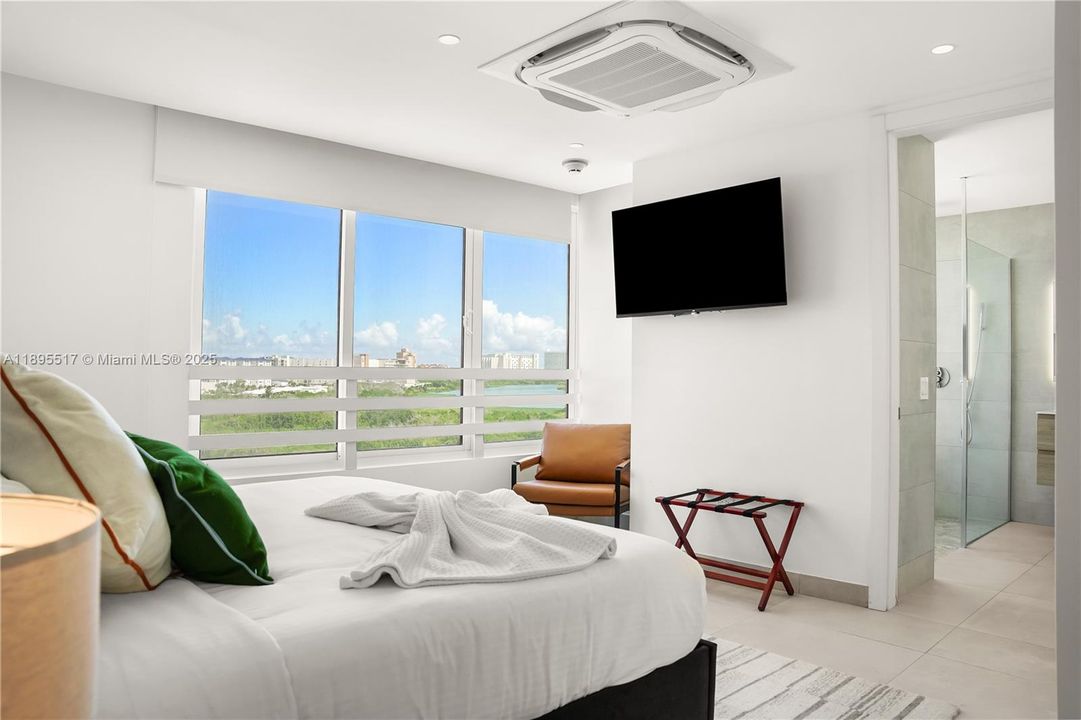For Sale: $2,490,000 (3 beds, 3 baths, 2203 Square Feet)