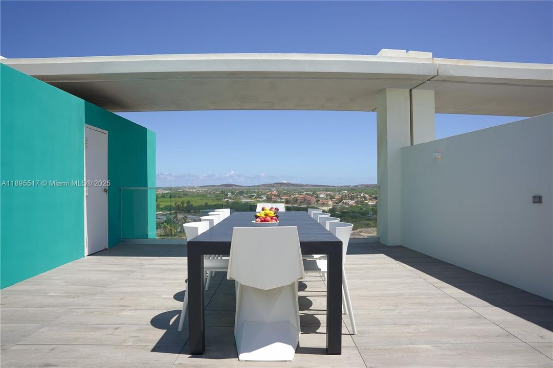 For Sale: $2,490,000 (3 beds, 3 baths, 2203 Square Feet)