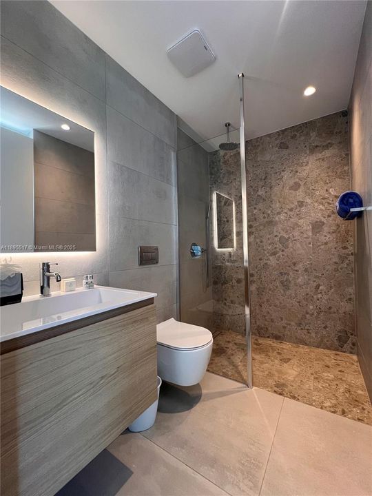 For Sale: $2,490,000 (3 beds, 3 baths, 2203 Square Feet)