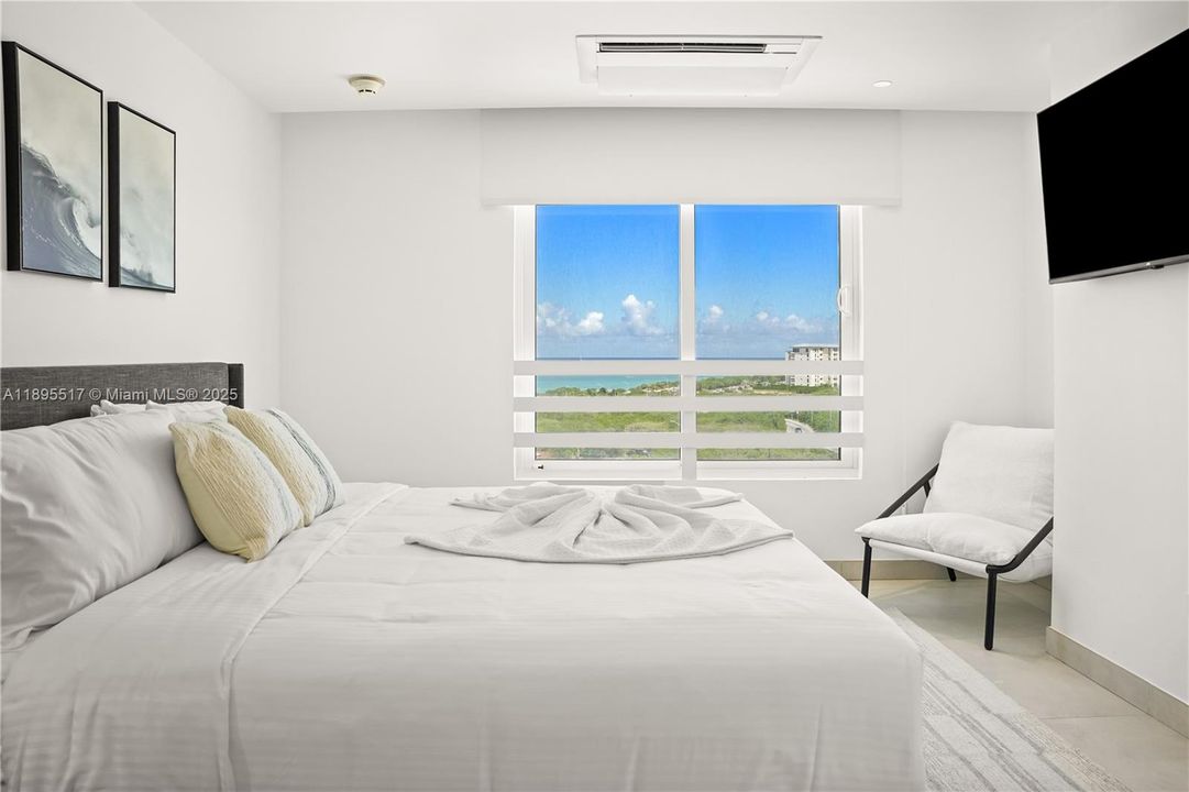 For Sale: $2,490,000 (3 beds, 3 baths, 2203 Square Feet)