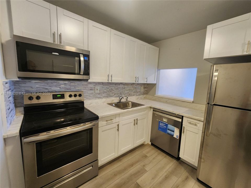 En Venta: $215,000 (2 camas, 2 baños, 840 Pies cuadrados)