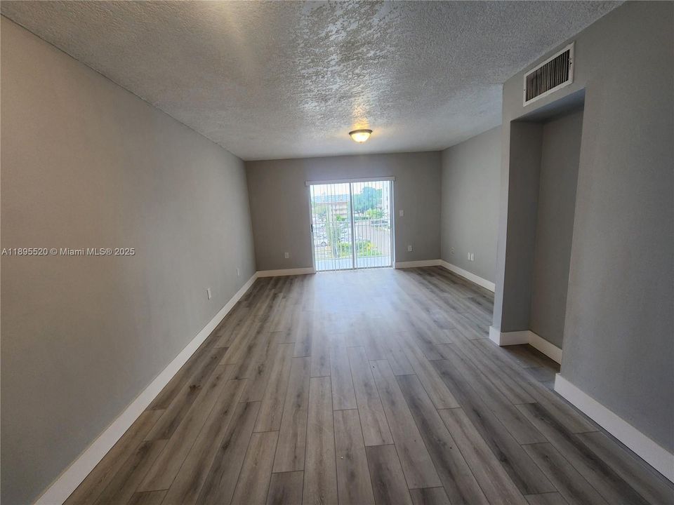 En Venta: $215,000 (2 camas, 2 baños, 840 Pies cuadrados)