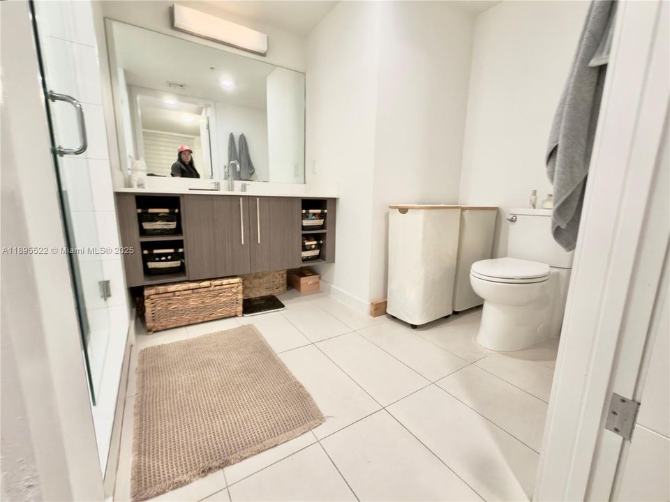 Active With Contract: $320,000 (1 beds, 1 baths, 714 Square Feet)