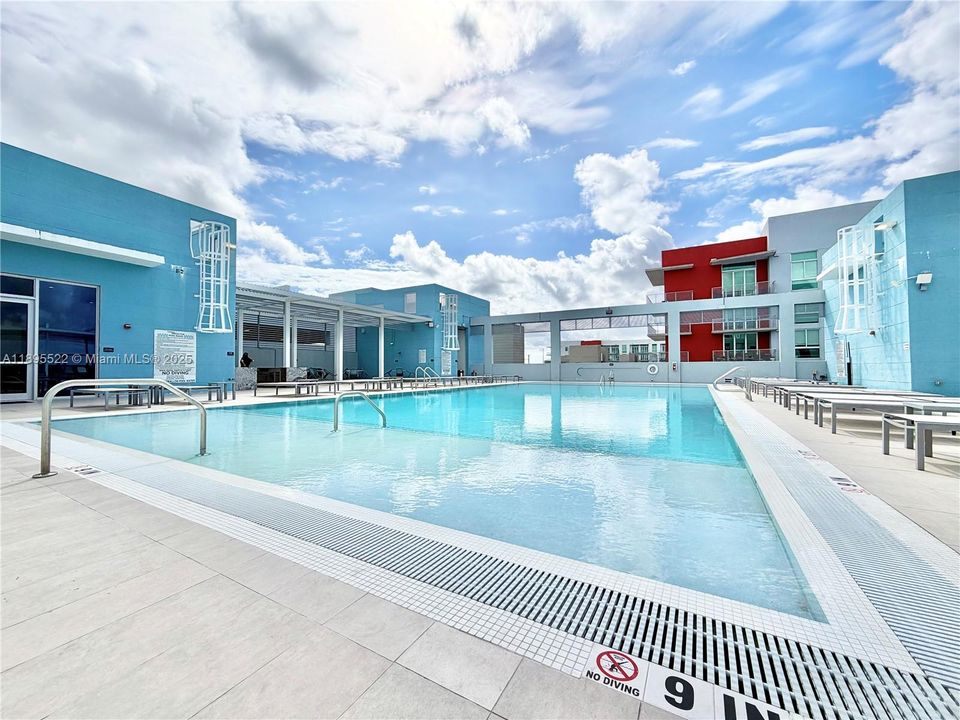 Active With Contract: $320,000 (1 beds, 1 baths, 714 Square Feet)