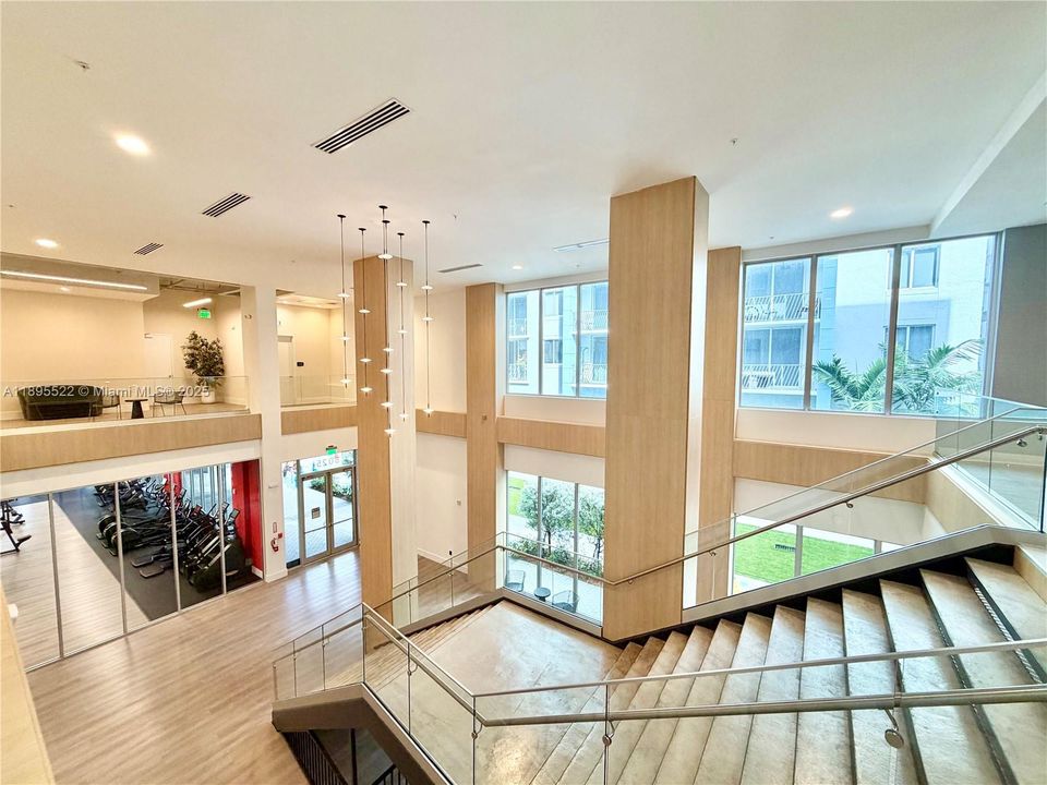 Active With Contract: $320,000 (1 beds, 1 baths, 714 Square Feet)