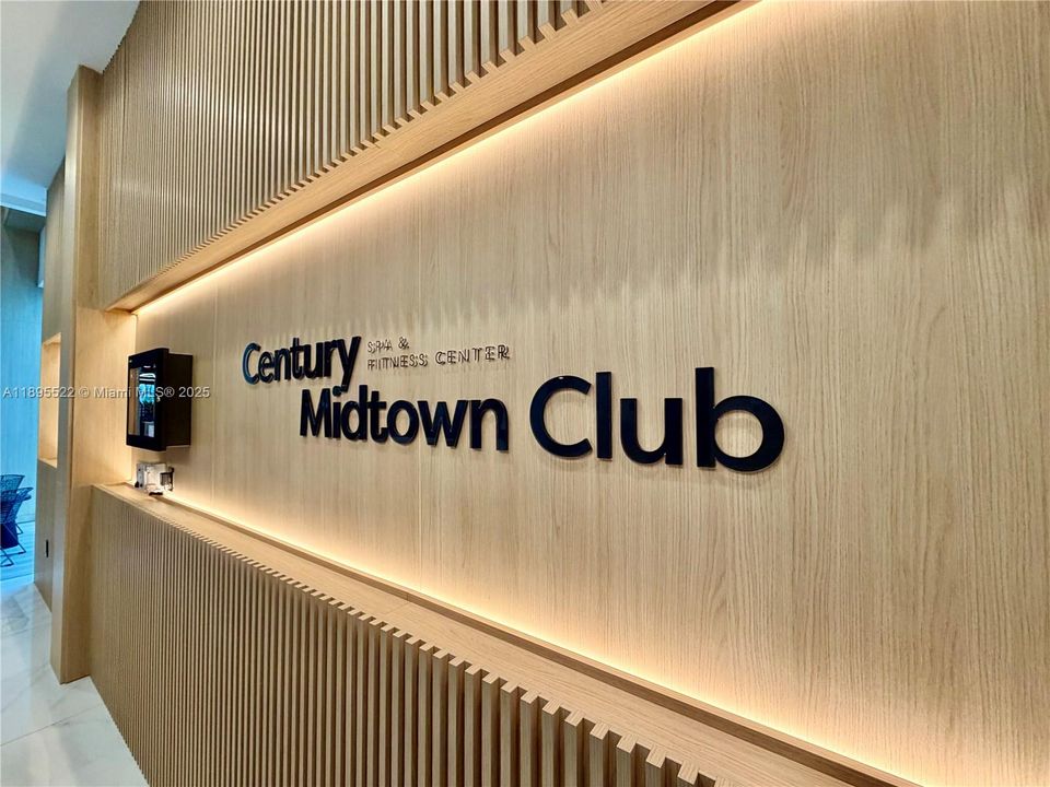 Active With Contract: $320,000 (1 beds, 1 baths, 714 Square Feet)