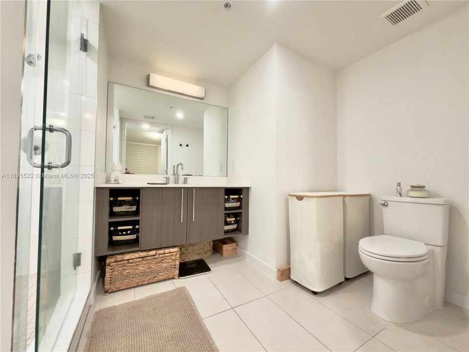 Active With Contract: $320,000 (1 beds, 1 baths, 714 Square Feet)