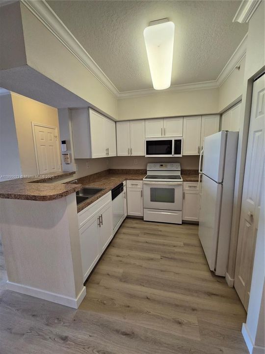 最近租的: $2,000 (1 贝兹, 1 浴室, 690 平方英尺)