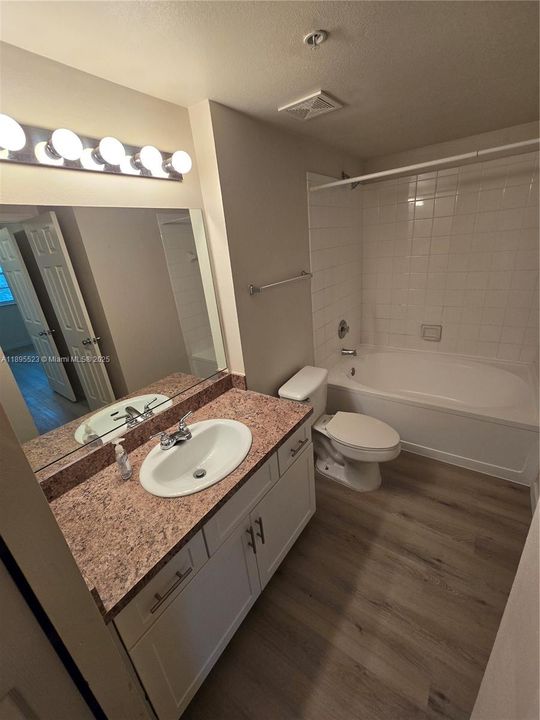 最近租的: $2,000 (1 贝兹, 1 浴室, 690 平方英尺)