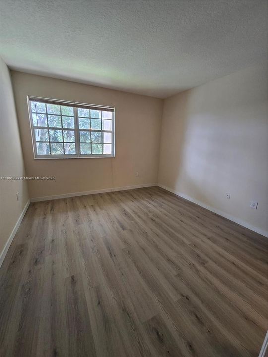 最近租的: $2,000 (1 贝兹, 1 浴室, 690 平方英尺)