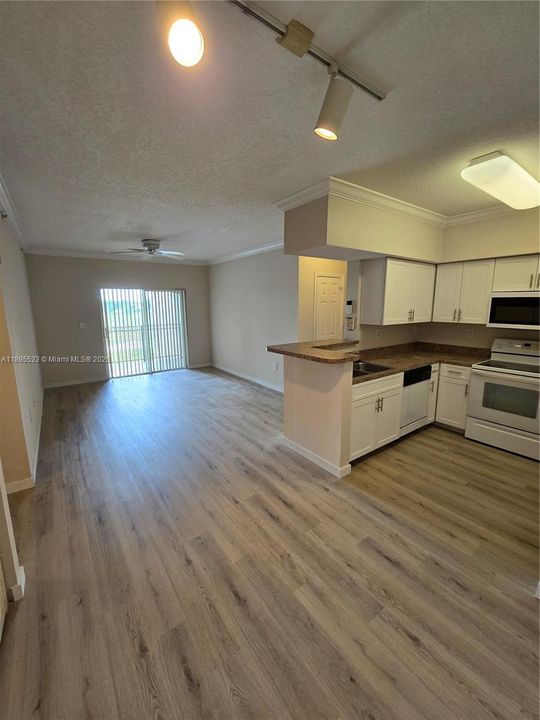 最近租的: $2,000 (1 贝兹, 1 浴室, 690 平方英尺)