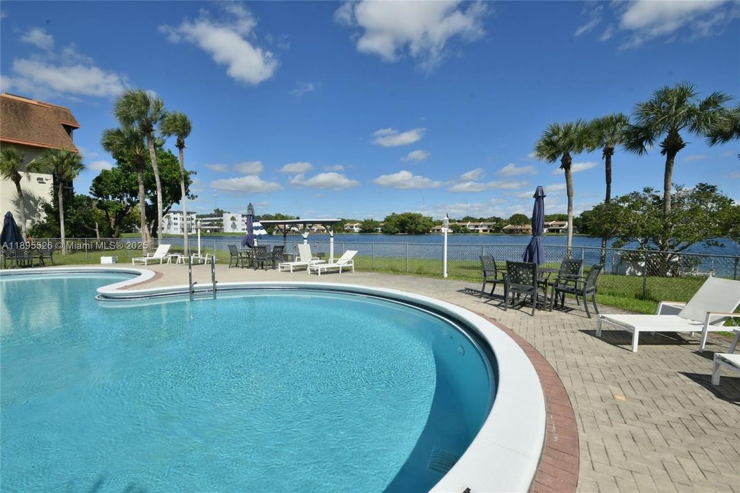 Vendido Recientemente: $155,000 (1 camas, 1 baños, 795 Pies cuadrados)