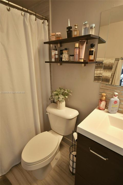 Vendido Recientemente: $155,000 (1 camas, 1 baños, 795 Pies cuadrados)