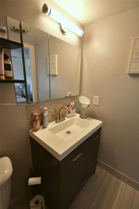 Vendido Recientemente: $155,000 (1 camas, 1 baños, 795 Pies cuadrados)