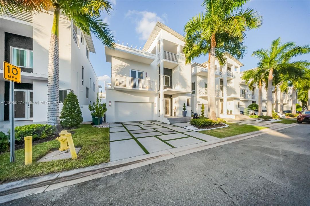 For Sale: $1,575,000 (4 beds, 4 baths, 3448 Square Feet)