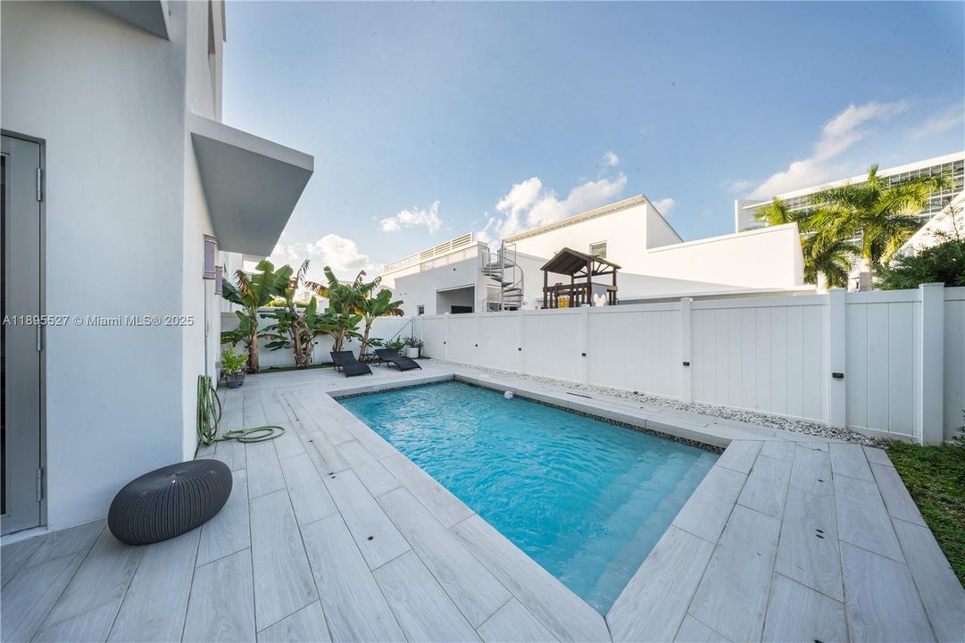 For Sale: $1,575,000 (4 beds, 4 baths, 3448 Square Feet)