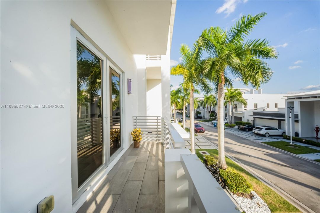 For Sale: $1,575,000 (4 beds, 4 baths, 3448 Square Feet)