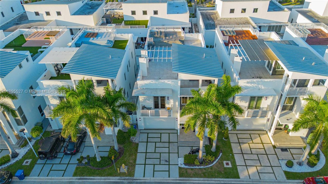 For Sale: $1,575,000 (4 beds, 4 baths, 3448 Square Feet)